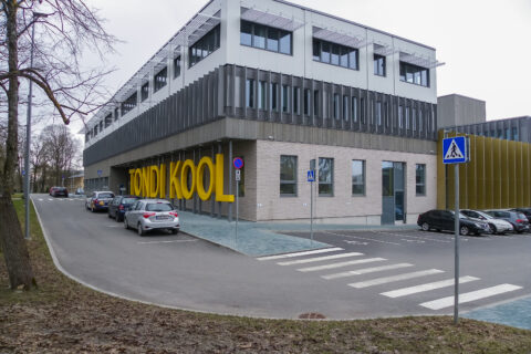 Koolimaja eest