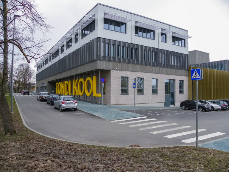 Koolimaja eest