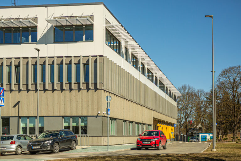 Vasakult eest